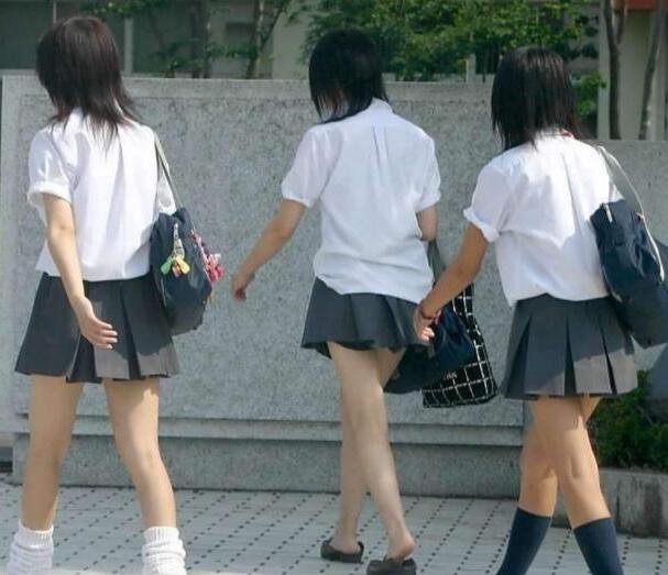 日本女生 短裙