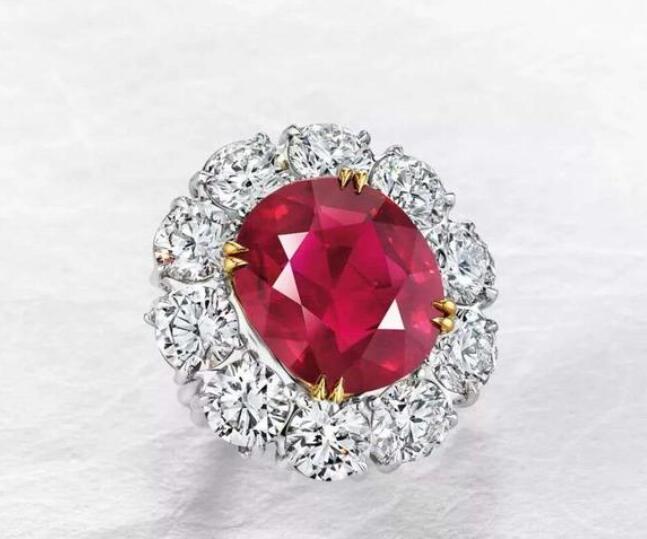 红宝石配钻石戒指