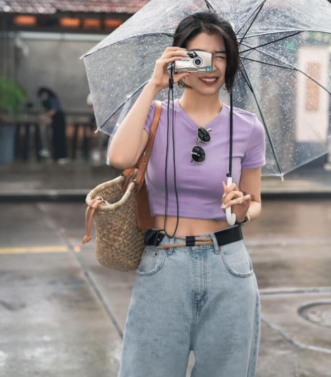 紫色系T恤衫 阔腿牛仔裤