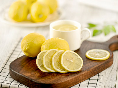 柠檬是热性还是凉性 柠檬泡水喝有什么作用与功效
