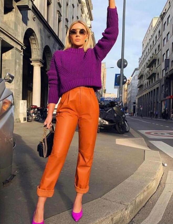 紫色毛衣 橙色皮裤