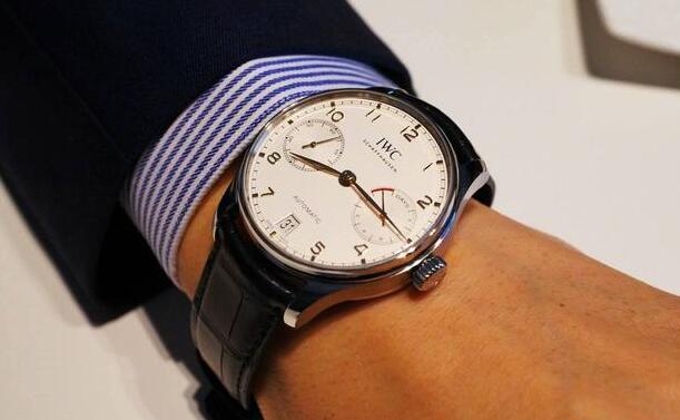 男人应该如何正确佩戴手表？